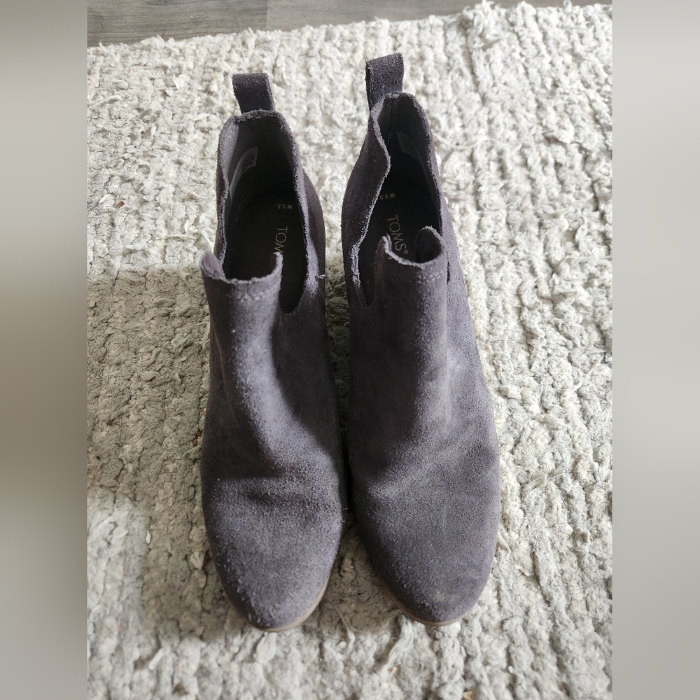 Tom's wedge booties